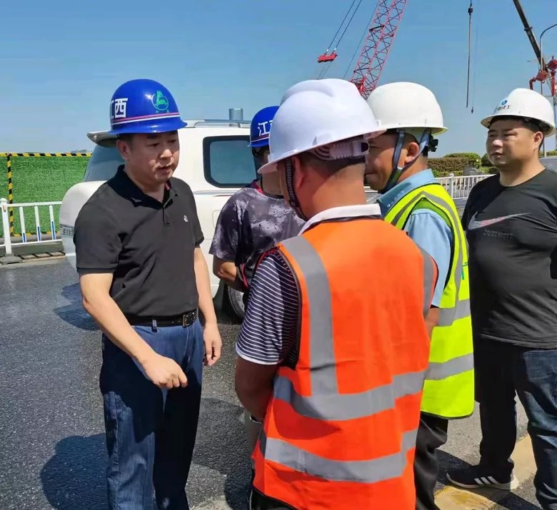 羅輝到沿江中北大道快速路改造工程、真君路隧道工程項目檢查工作