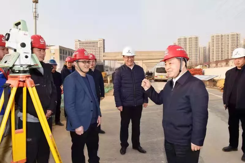 江西省委副書記、代省長(zhǎng)葉建春看望慰問九洲高架東延項(xiàng)目一線職工